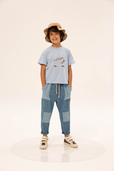 Patchwork Baggy Jeans Washed Denim van Wander & Wonder met een mix van denim tinten en ruime zakken. Unisex jeans voor jongens en meisjes. | Verkrijgbaar bij Little Fashion Addict