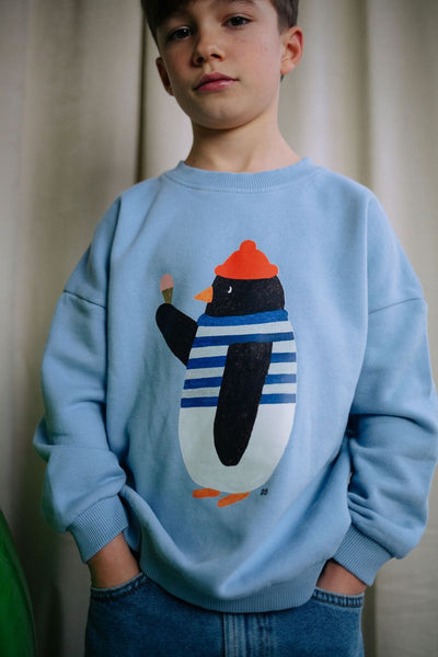 Lichtblauwe jongenssweater met pinguïnprint van Daily Brat | Waddles Pinguin Sweater For Ever Blue | Ontdek Daily Brat bij Little Fashion Addict