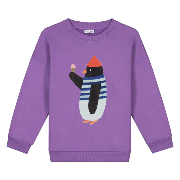 Paarse sweater van Daily Brat met pinguïnprint voor jongens en meisjes | Waddles Pinguin sweater Lavender Luxe| Ontdek Daily Brat bij Little Fashion Addict