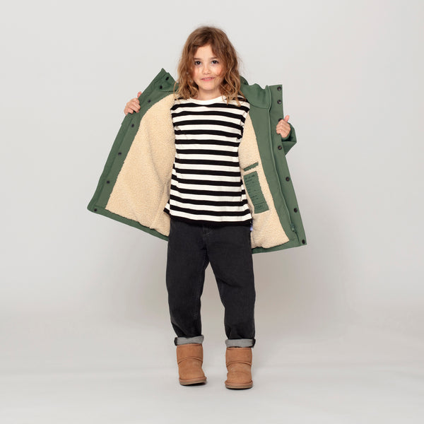 Uniseks Gosoaky 'Sleeping Pigeon' kinderjas in deep lichen green, waterdicht en winddicht. | Ontdek Gosoaky bij Little Fashion Addict