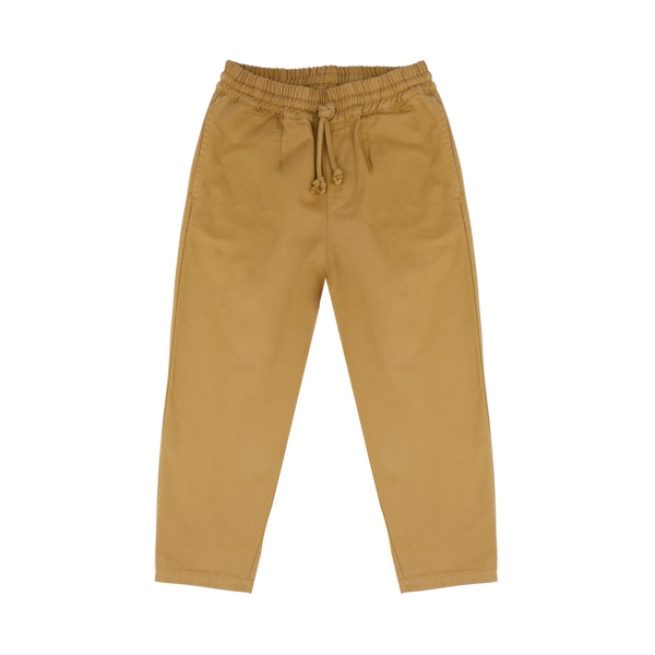 Jenest Comfy Chino voor jongens in Hazelnut Brown met elastische tailleband | Verkrijgbaar bij Little Fashion Addict