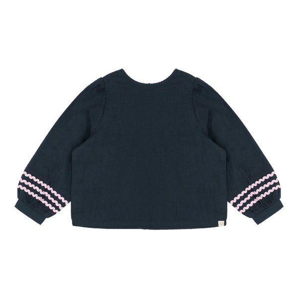 Donkergrijze blouse met puffy mouwen, gemaakt van duurzame poplin met kleurrijke bandjes aan de mouwuiteinden van Jenest | Verkrijgbaar bij Little Fashion Addict