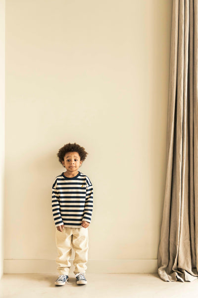 Oversized gestreepte t-shirt met lange mouwen in navy en off-white van Jenest, unisex | verkrijgbaar bij Little Fashion Addict