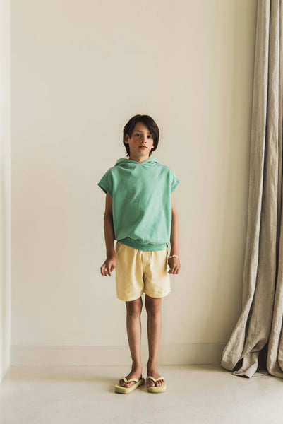 Mouwloze Hoody in het lichtgroen voor jongens en meisjes van Jenest. | Taka Sleevless Hoody Watermelon Green | Verkrijgbaar bij Little Fashion Addict