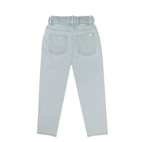 unisex jeansbroek in light wash van Jenest, met comfortabele elastische taille en rechte pijpen | Verkrijgbaar bij Little Fashion Addict