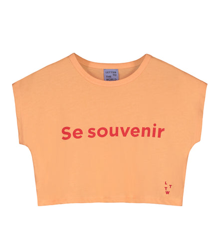 Trendy crop top voor meisjes - sorbetkleur - met speciale 'Se souvenir' print van Letter To The World | Verkrijgbaar bij Little Fashion Addict
