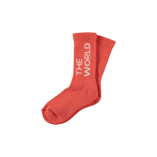 Middelhoge sokken in watermeloenkleur met speels 'The World' borduursel | Letter To The World is verkrijgbaar bij Little Fashion Addict