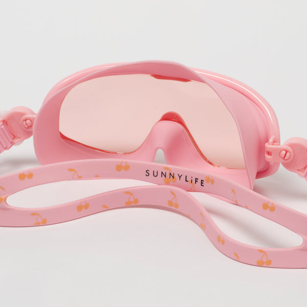 Roze duikmasker voor kinderen met kersenthema – Sunnylife Cotton Candy Cherry, met verstelbare band | Sunnylife is verkrijgbaar bij Little Fashion Addict