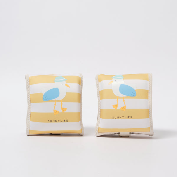 Zwemarmbandjes voor kinderen met gele strepen – Sunnylife Sid the Seagull | Ontdek Sunnylife bij Little Fashion Addict
