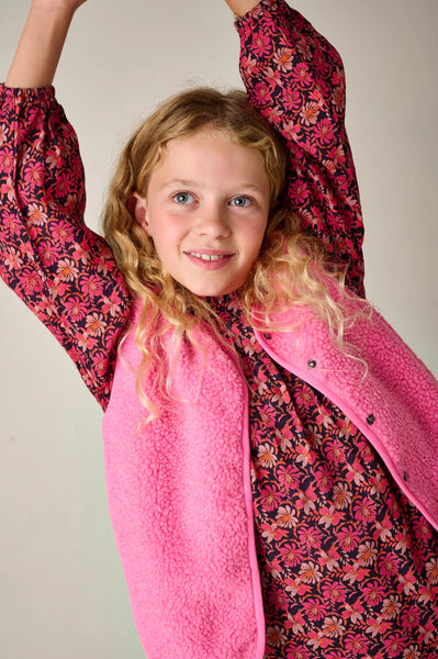 Roze teddy bodywarmer Libre van Tumble ’n Dry – zacht, warm en perfect voor frisse dagen. | Ontdek Tumble 'n Dry bij Little Fashion Addict
