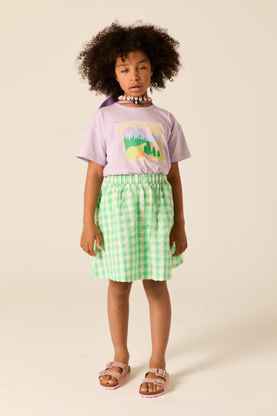 Lila T-shirt voor meisjes van Wander & Wonder met kleurrijke landschapsprint. | Ontdek Wander & Wonder bij Little Fashion Addict