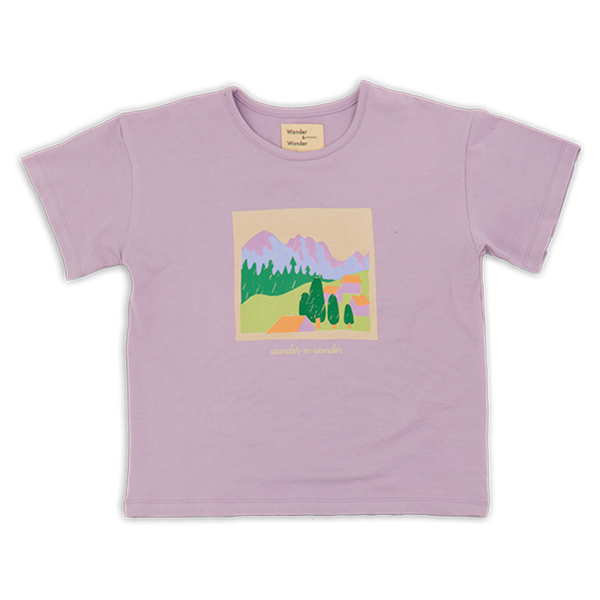Lila T-shirt voor meisjes van Wander & Wonder met kleurrijke landschapsprint. | Ontdek Wander & Wonder bij Little Fashion Addict