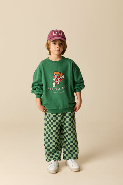 Groene Pizza sweatshirt van Wander & Wonder met vrolijke pizza-print op de borst, unisex voor jongens en meisjes.