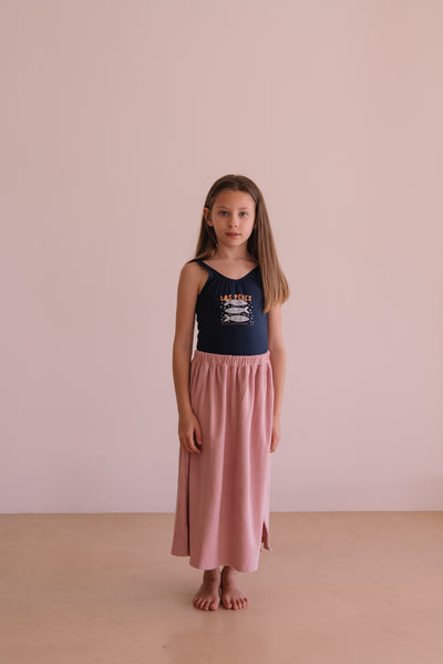 Jupe Lee Blush | lange lichtroze badstof rok van We Are Kids | Verkrijgbaar bij Little Fashion Addict