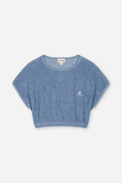 We Are Kids Bree Organic Sponge Topje Grey Blue – Meisjes topje van biologisch katoen, grijsblauw van kleur, met spongy textuur | Verkrijgbaar bij Little Fashion Addict