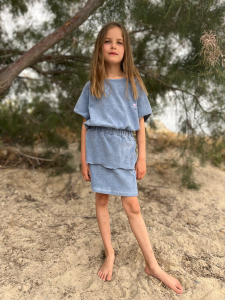 We Are Kids Bree Organic Sponge Topje Grey Blue – Meisjes topje van biologisch katoen, grijsblauw van kleur, met spongy textuur | Verkrijgbaar bij Little Fashion Addict