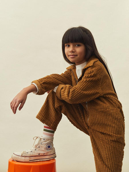 Hundred Pieces - Brown - Velvet Jumpsuit - Meisjesmode - Herfst- en Wintercollectie 2022 - Kleur: Bruin - Verkrijgbaar bij Littlefashionaddict.com vanaf 4 jaar tot 12 jaar