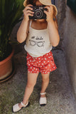 Little Fashion Addict - Sproet & Sprout – Ruffle Shorts tomato Print - Kleur: Tuscany Red - Short voor meisjes - Meisjesmode - Collectie: Tuscan Holiday at Nonna's - verkrijgbaar bij Littlefashionaddict.com