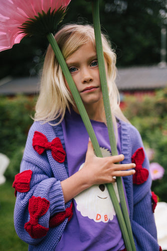 Tijdloos meisjes gilet met lange mouwen en striksluiting – Daily Brat | Verkrijgbaar bij Little Fashion Addict