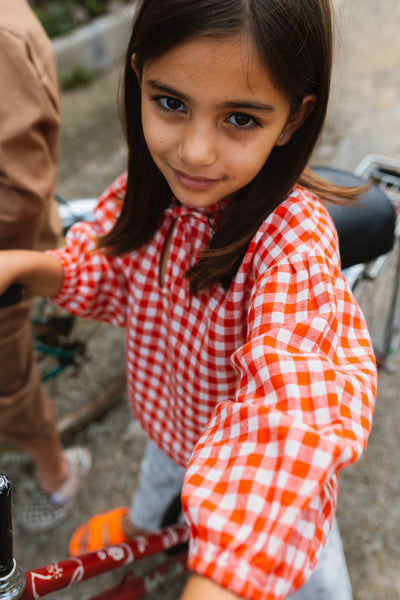 Rood geruit meisjesblousje van A Monday in Copenhagen | Elisa Blouse - Poppy Check is verkrijgbaar bij Little Fashion Addict