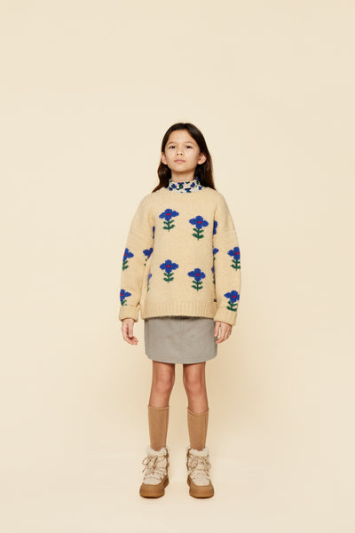 Gebreide trui met handgebreide uitstraling en bloemenmotief voor meisjes van A Monday in Copenhagen | Verkrijgbaar van 4 tot 12 jaar bij Little Fashion Addict