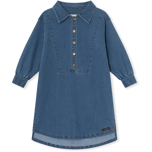 Littlefashionaddict - A Monday in Copenhagen - AW23 - The Food School - Siri Shirt Dress Outer Space Blue - Denim overhemdjurk - Vanaf 4 tot 12 jaar in stock en verkrijgbaar bij Little Fashion Addict