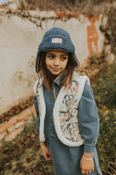 Littlefashionaddict - A Monday in Copenhagen - AW23 - The Food School - Siri Shirt Dress Outer Space Blue - Denim overhemdjurk - Vanaf 4 tot 12 jaar in stock en verkrijgbaar bij Little Fashion Addict