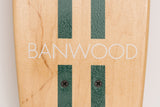 Banwood Skateboard - Natuurkleurig skateboard met donkergroene strepen voor kinderen vanaf 3 jaar - Verkrijgbaar bij Littlefashionaddict.com