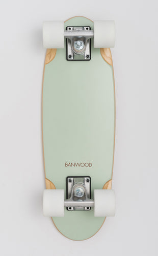 Banwood Skateboard - Muntgroen skateboard voor kinderen vanaf 3 jaar - Verkrijgbaar bij Littlefashionaddict.com