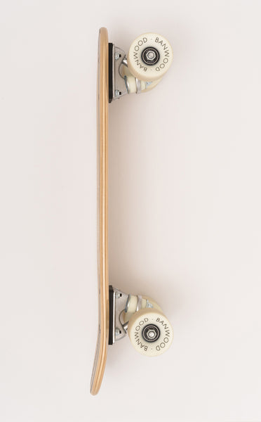 Banwood Skateboard - Natuurkleurig skateboard met donkerblauwe strepen voor kinderen vanaf 3 jaar - Verkrijgbaar bij Littlefashionaddict.com