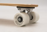 Banwood Skateboard - Natuurkleurig skateboard met donkerrode strepen voor kinderen vanaf 3 jaar - Verkrijgbaar bij Littlefashionaddict.com