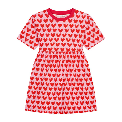 Daily Brat Adore Snuggle jurk lichtroze met rode hartjesprint voorkant | Ontdek Daily Brat bij Little Fashion Addict