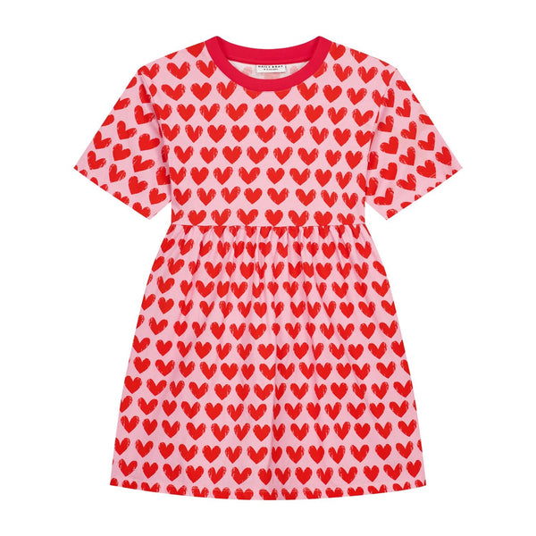 Daily Brat Adore Snuggle jurk lichtroze met rode hartjesprint voorkant | Ontdek Daily Brat bij Little Fashion Addict