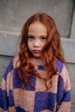 Meisjessweater met ruitpatroon in paars en roze met glitterdetails van Daily Brat – Shine Bright Like a Diamond.