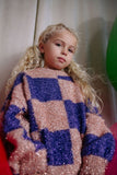 Meisjessweater met ruitpatroon in paars en roze met glitterdetails van Daily Brat – Shine Bright Like a Diamond.
