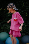 Daily Brat Lalaloveletter T-shirt fuchsia met hartdetail voor meisjes | Daily Brat Lalaloveletter T-shirt smoothie - Verkrijgbaar bij Little Fashion Addict