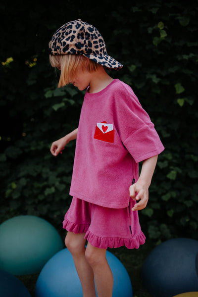 Daily Brat Lalaloveletter T-shirt fuchsia met hartdetail voor meisjes | Daily Brat Lalaloveletter T-shirt smoothie - Verkrijgbaar bij Little Fashion Addict