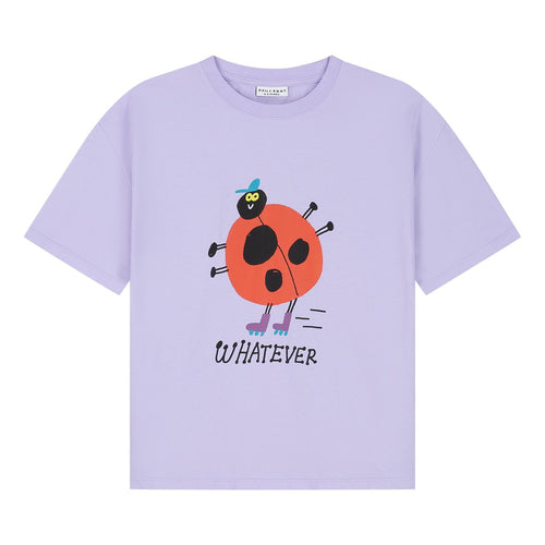 Daily Brat unisex T-shirt in lichtpaars met lieveheersbeestje print vooraan | What Ever T-shirt Pale Lavender - Verkrijgbaar bij Little Fashion Addict