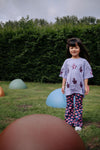 Daily Brat paarse T-shirt met bloemen en pailletten voor meisjes | Daily Brat Flower T-shirt Paisley Purple - Verkrijgbaar bij Little Fashion Addict