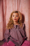 Schattige geruite meisjesblouse met hartjesborduursel, Peter Pan kraag van Daily Brat | Verkrijgbaar bij Little Fashion Addict