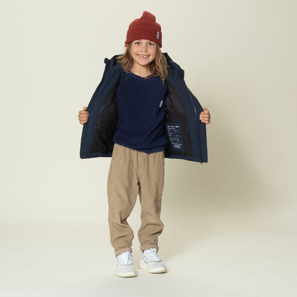 Gosoaky – Smooth Lion - Winterse jas voor jongens en meisjes - Kleur: True Blue – Girls & Boys Fashion – Beschikbaar vanaf maat 86 tot en met 164 - Verkrijgbaar bij Little Fashion Addict