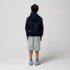 Gosoaky Blue Bird regenjas in donkerblauw voor jongens en meisjes -  Verkrijgbaar bij Little Fashion Addict