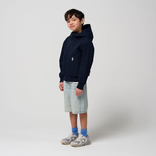 Gosoaky Blue Bird regenjas in donkerblauw voor jongens en meisjes -  Verkrijgbaar bij Little Fashion Addict