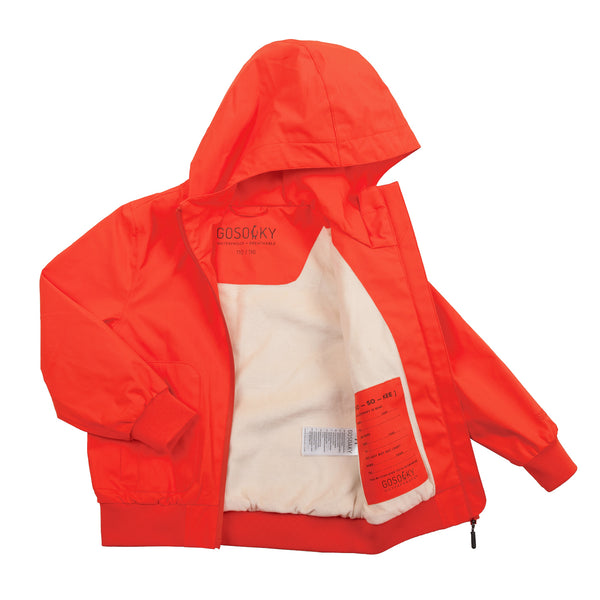 Gosoaky Blue Bird jas in opvallend rood met reflecterende details - Waterdichte meisjesjas Poppin Red van Gosoaky - Verkrijgbaar bij Little Fashion Addict