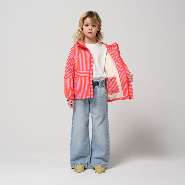 Gosoaky The Lion regenjas meisjes rood roze gestreept | Gosoaky The Lion Candy Stripes - Verkrijgbaar bij Little Fashion Addict