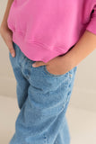 Balloon Denim Pants van Jenest in medium blauwe denim voor jongens en meisjes | Little Fashion Addict