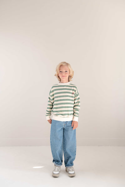 Balloon Denim Pants van Jenest in medium blauwe denim voor jongens en meisjes | Little Fashion Addict