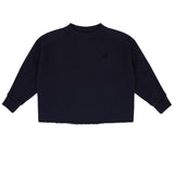 Billie Sweater van Jenest – Donkerblauwe meisjestrui met wijde pasvorm en onafgewerkte zoom | Gemaakt van biologisch katoenfleece | Verkrijgbaar bij Little Fashion Addict