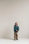 Jongen met petrolgroene hoodie van Jenest en opvallende rugprint | Verkrijgbaar bij Little Fashion Addict