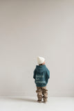 Jongen met petrolgroene hoodie van Jenest en opvallende rugprint | Verkrijgbaar bij Little Fashion Addict